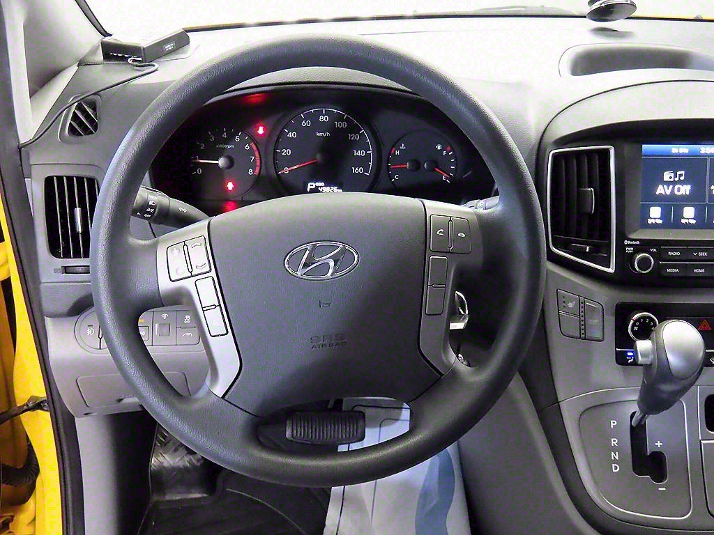 HYUNDAI Starex - Vista 8