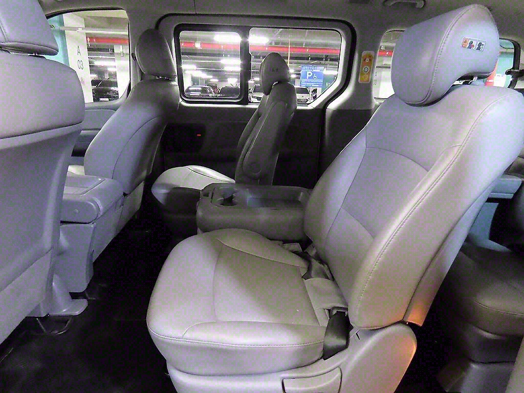 HYUNDAI Starex - Vista 7