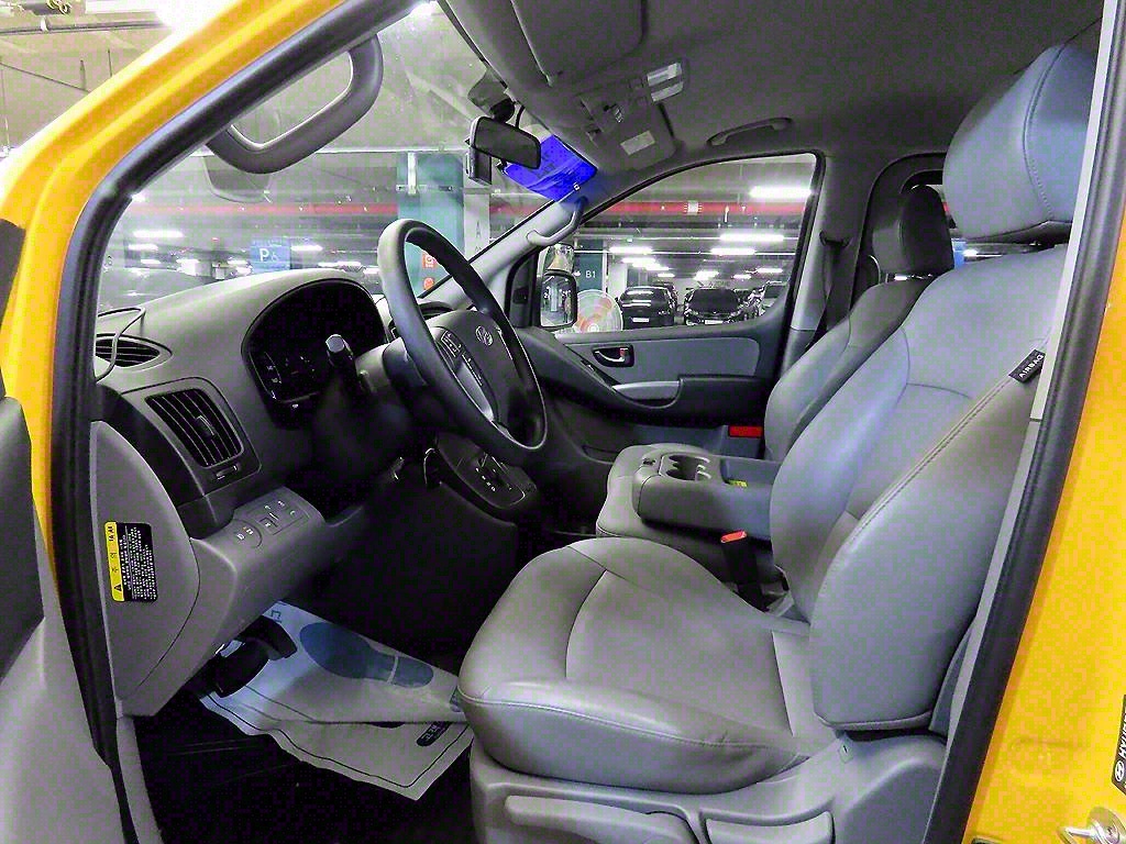 HYUNDAI Starex - Vista 6