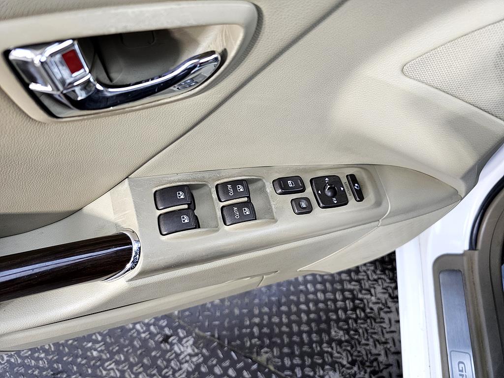 HYUNDAI Grandeur 2009 Blanco - Importación desde Corea - HF Imports Iquique - Foto 13