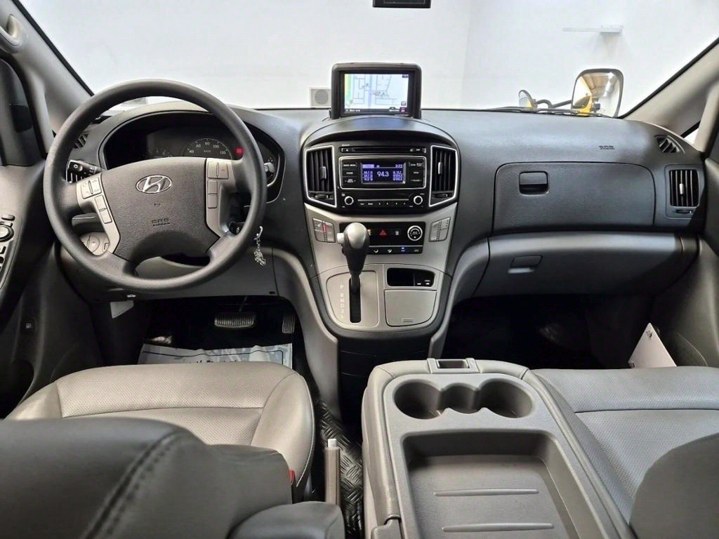 HYUNDAI Starex - Vista 7