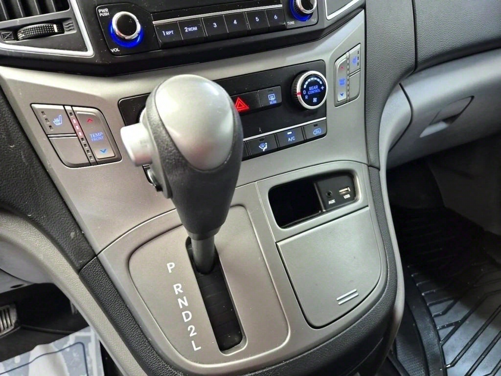 HYUNDAI Starex - Vista 8