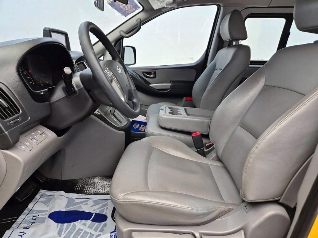 HYUNDAI Starex - Vista 11