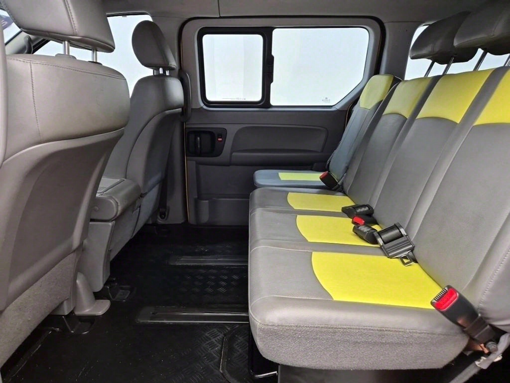 HYUNDAI Starex - Vista 12