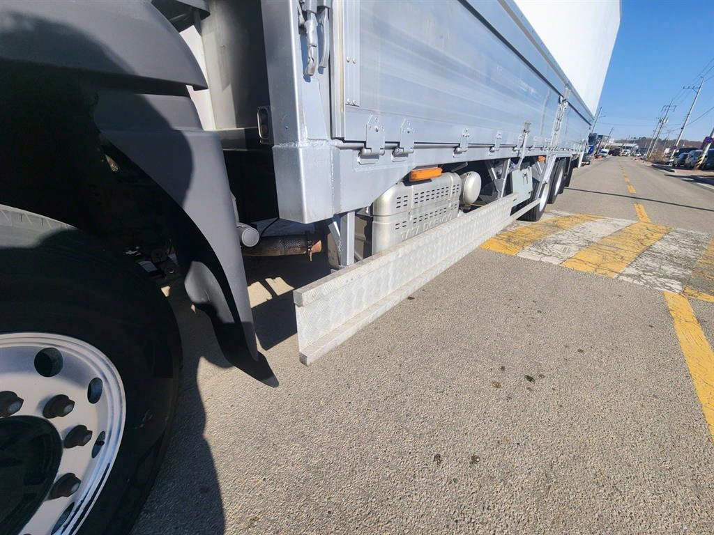 medium and large cargo truck - Vista 10