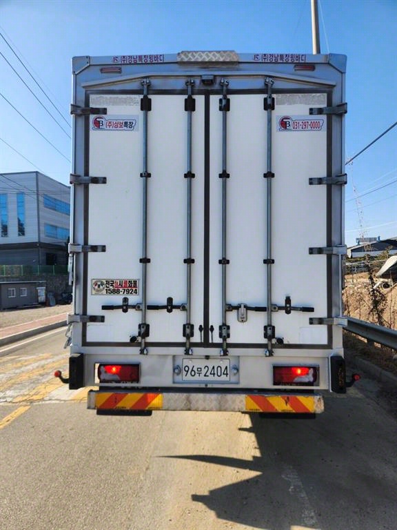 medium and large cargo truck - Vista 6