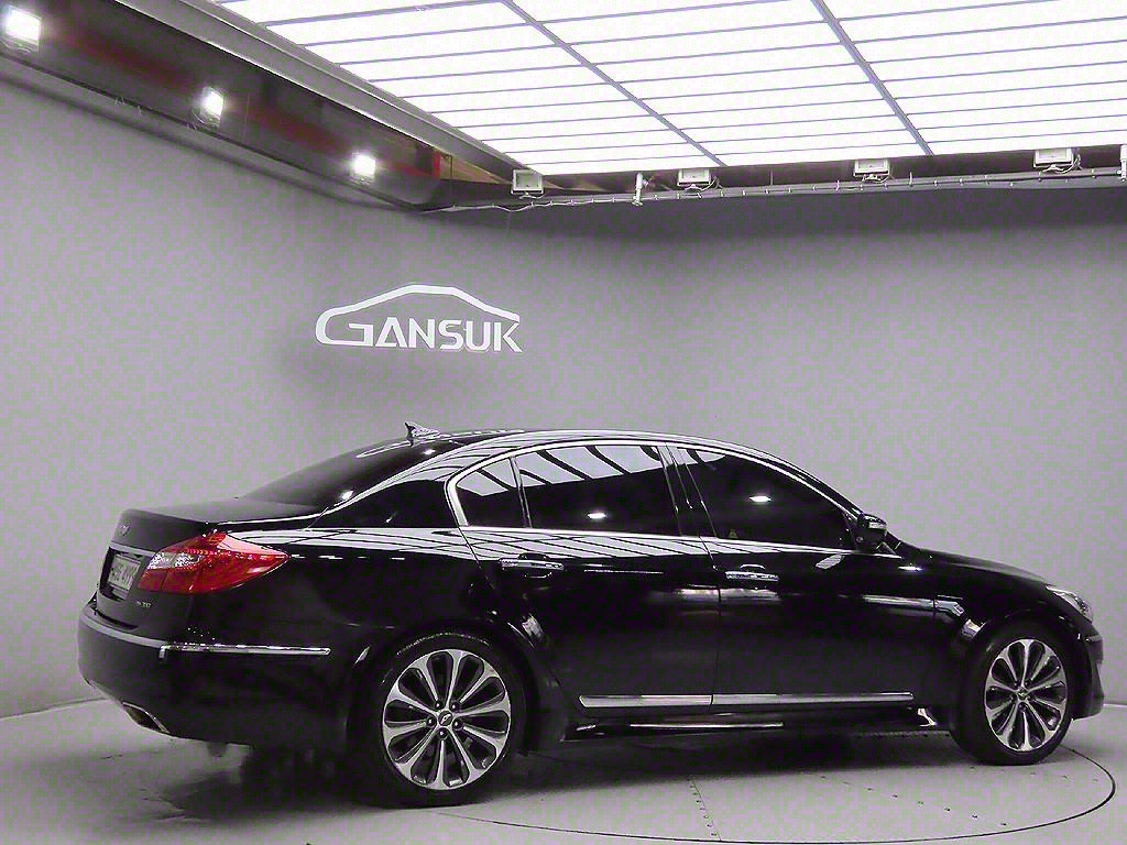 HYUNDAI Genesis - Vista 7