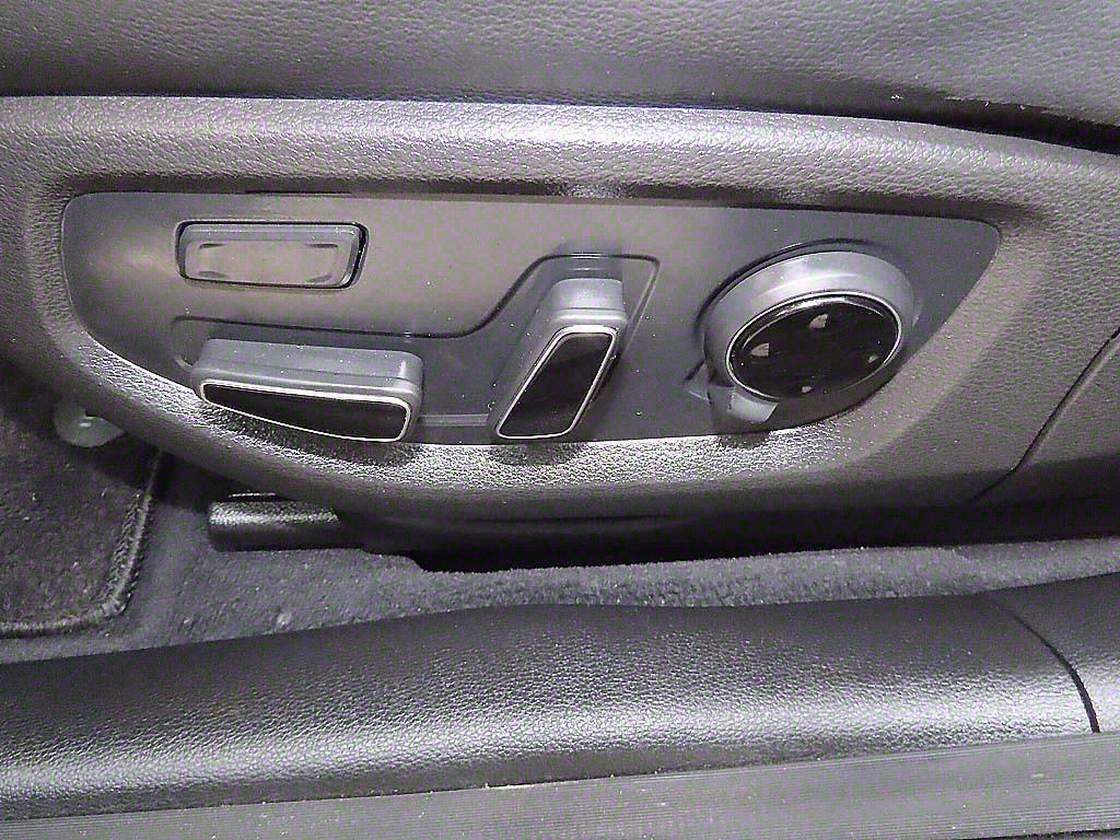 HYUNDAI Genesis - Vista 10