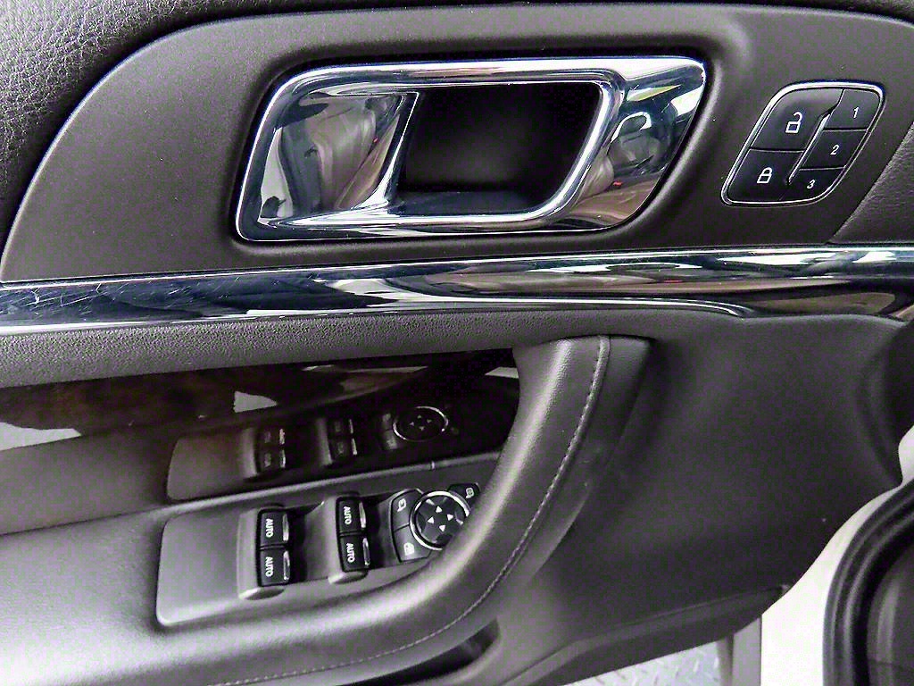 Lincoln MKS - Vista 11