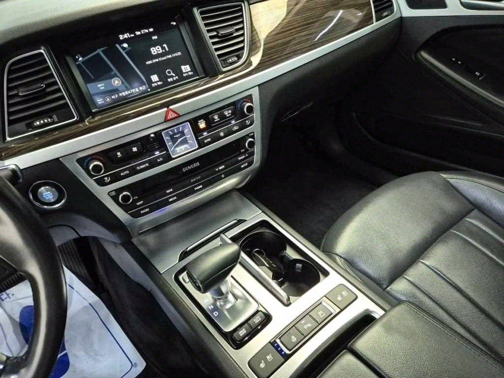 Genesis G80 - Vista 10