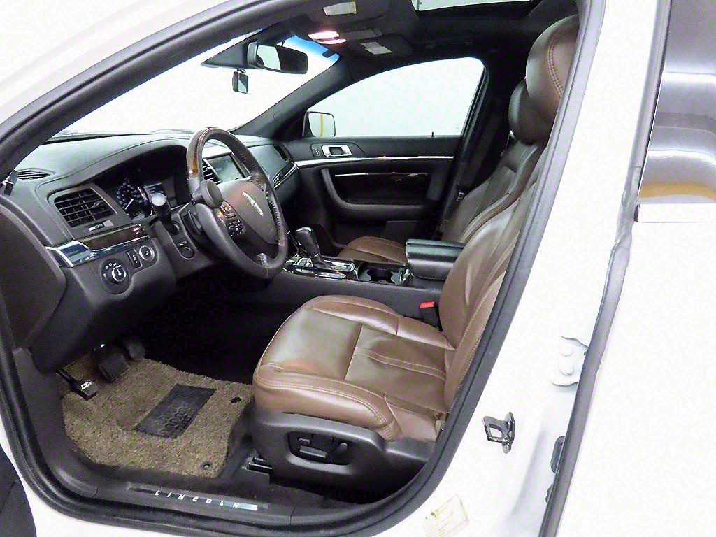 Lincoln MKS - Vista 5