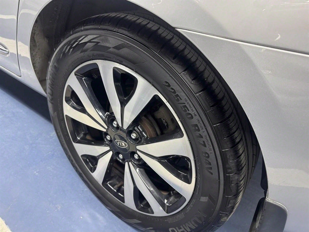 KIA Carens - Vista 7