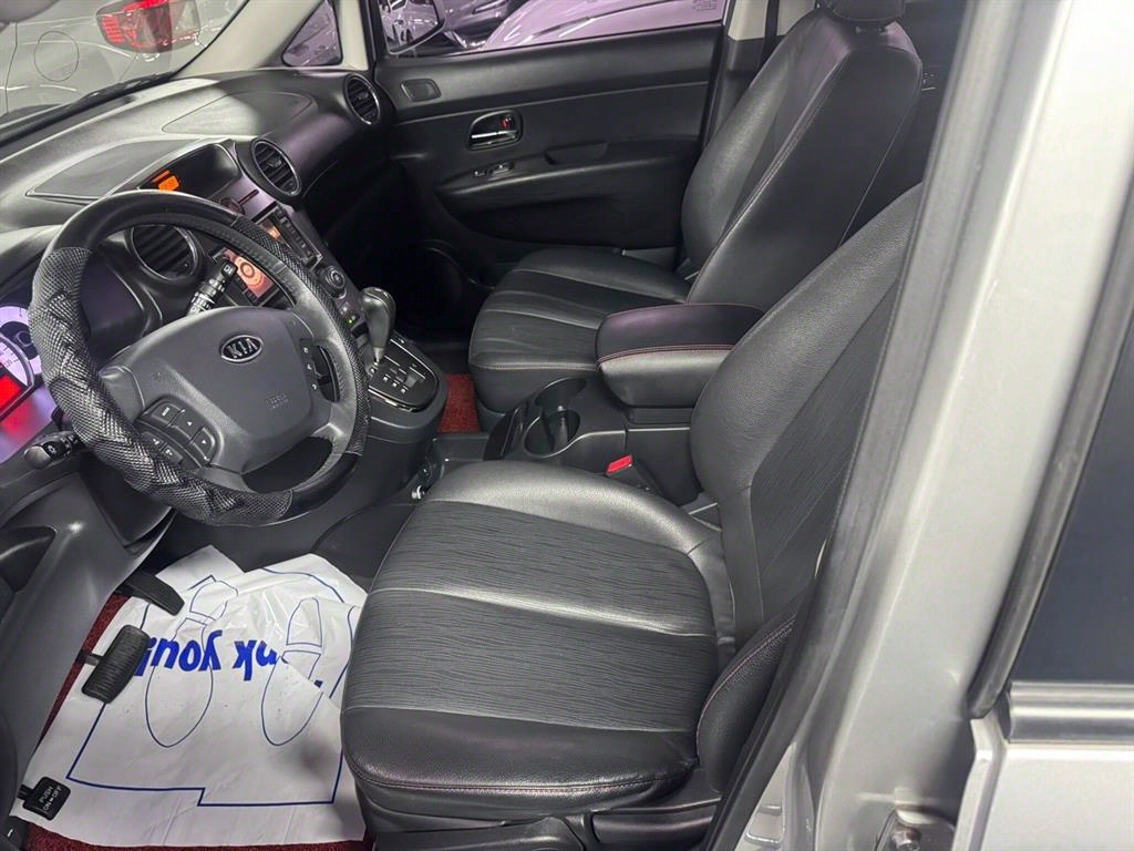 KIA Carens - Vista 11