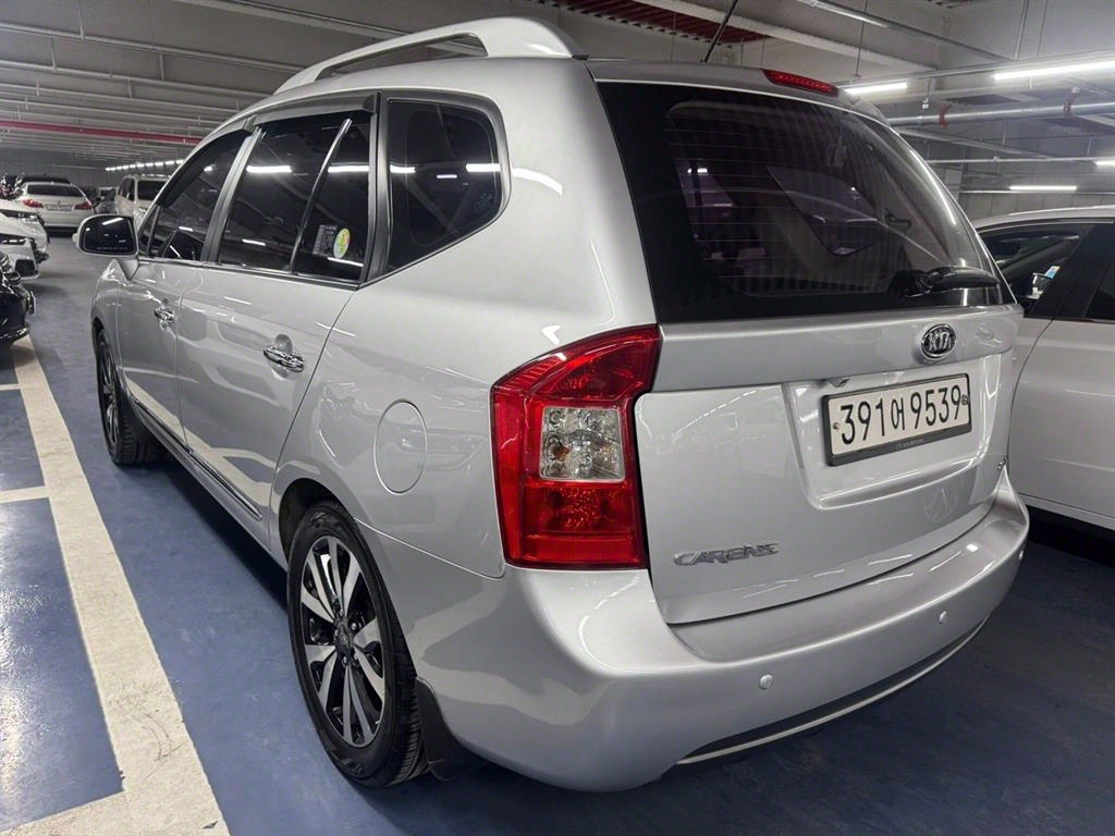 KIA Carens - Vista 6