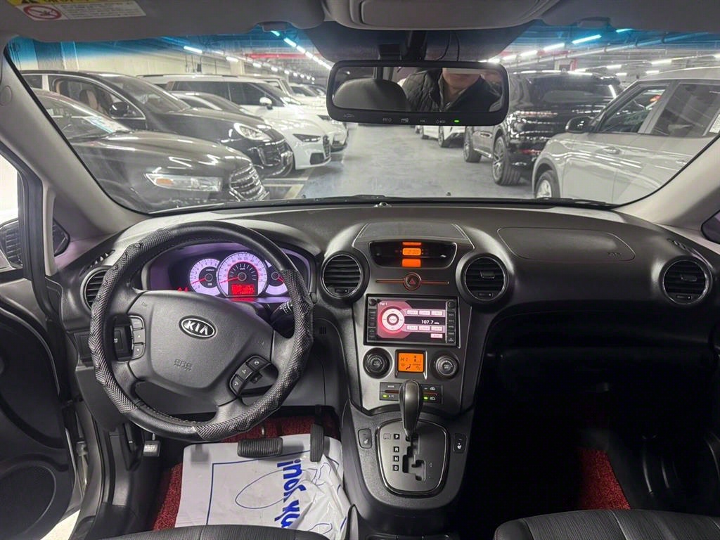 KIA Carens - Vista 10