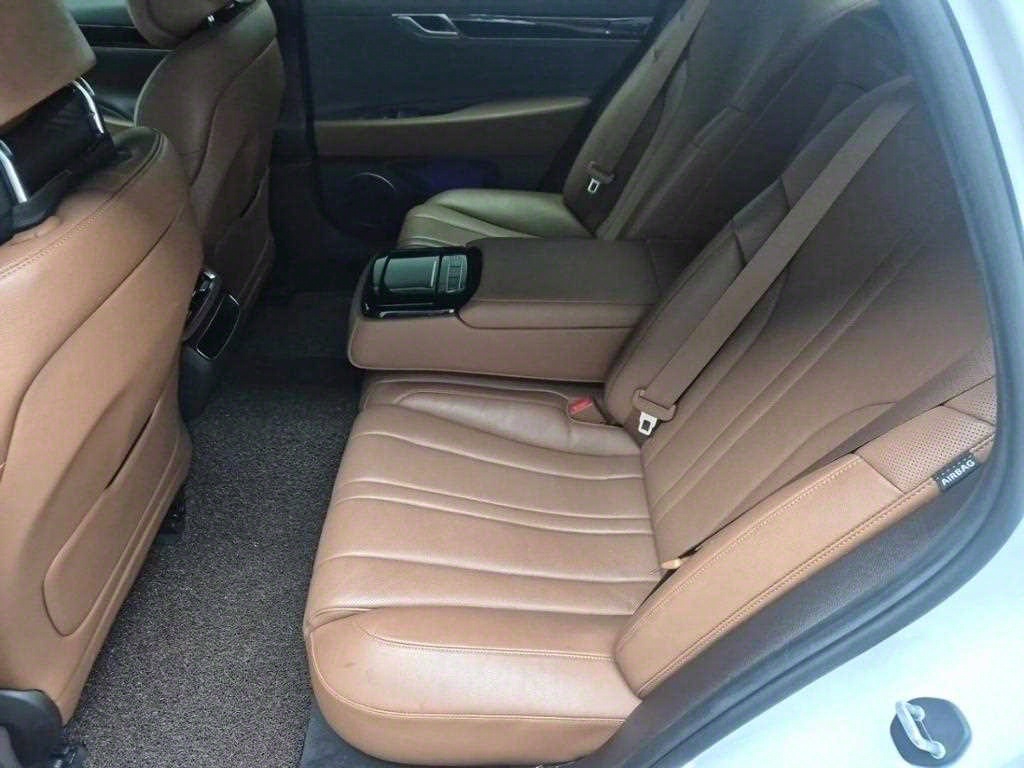 Genesis G80 - Vista 12