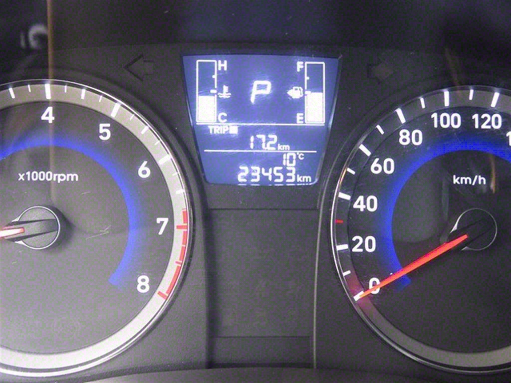 HYUNDAI Accent - Vista 9