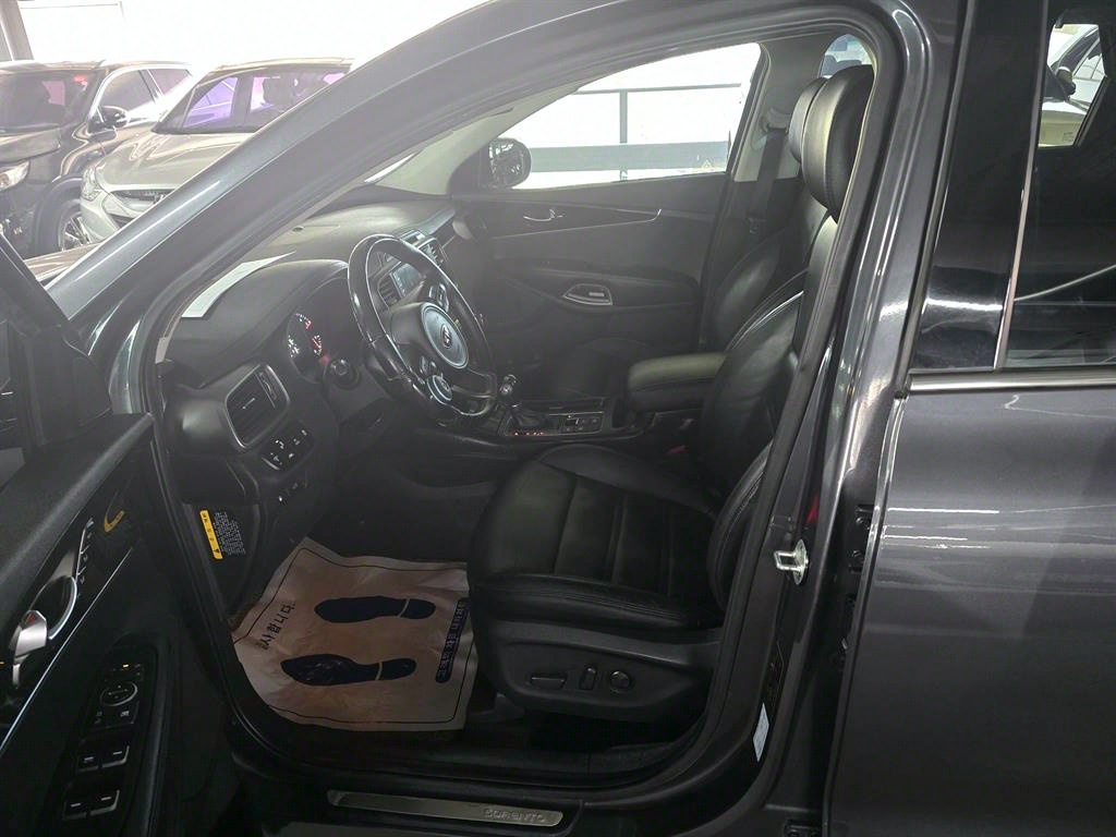 KIA Sorento - Vista 9