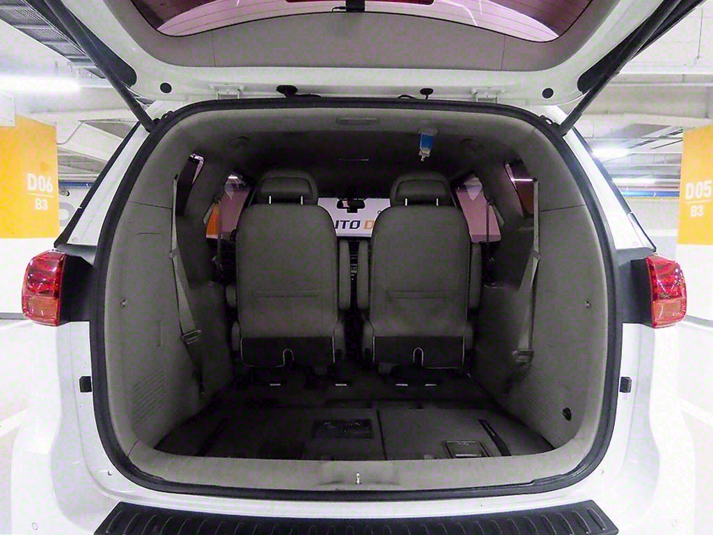 KIA Carnival - Vista 5