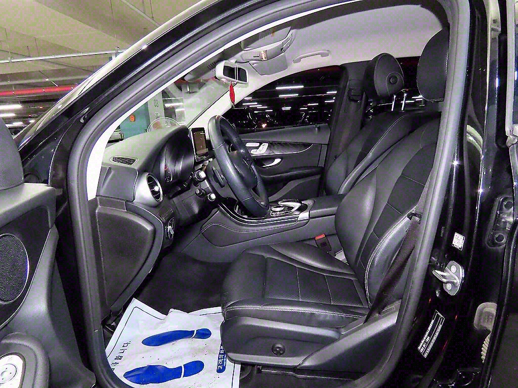 Mercedes Benz GLC Class - Vista 6