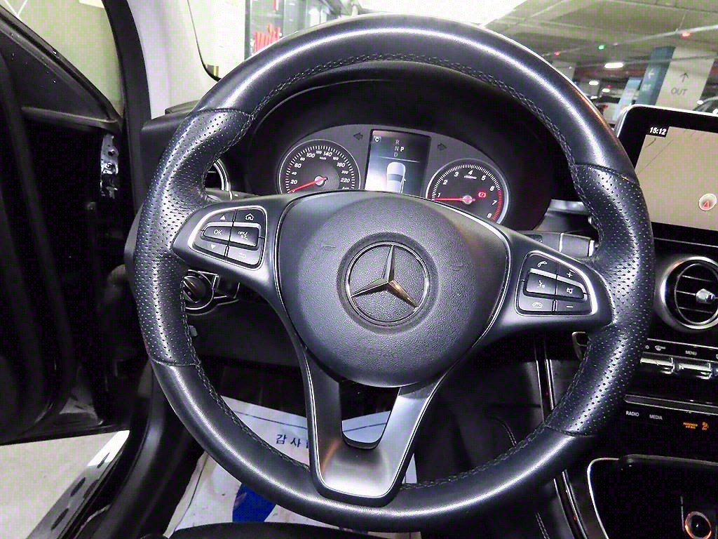 Mercedes Benz GLC Class - Vista 8