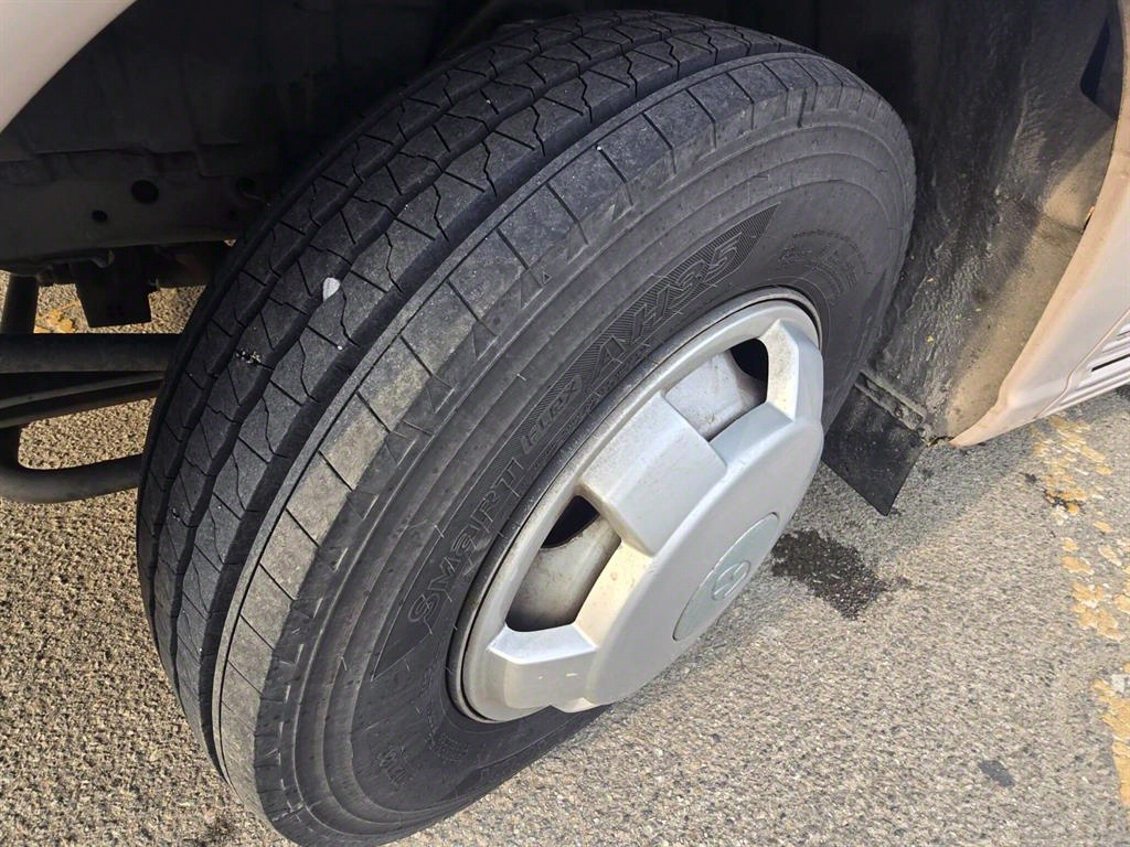 medium and large bus Hyundai bus - Vista 12