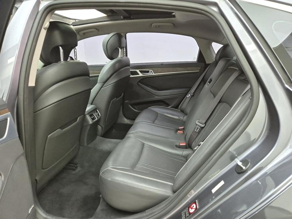 HYUNDAI Genesis - Vista 12