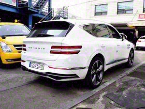 Genesis GV80 - Vista 8