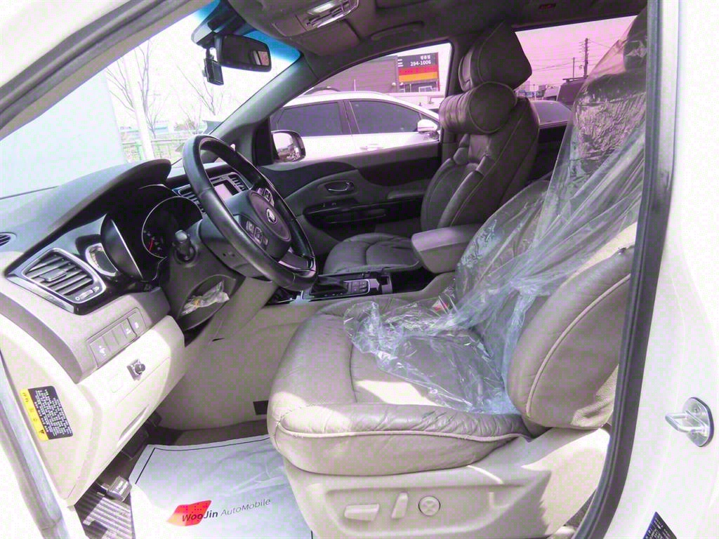 KIA Carnival - Vista 11