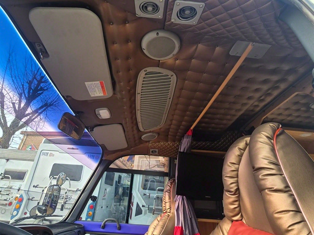 medium and large bus Hyundai bus - Vista 11