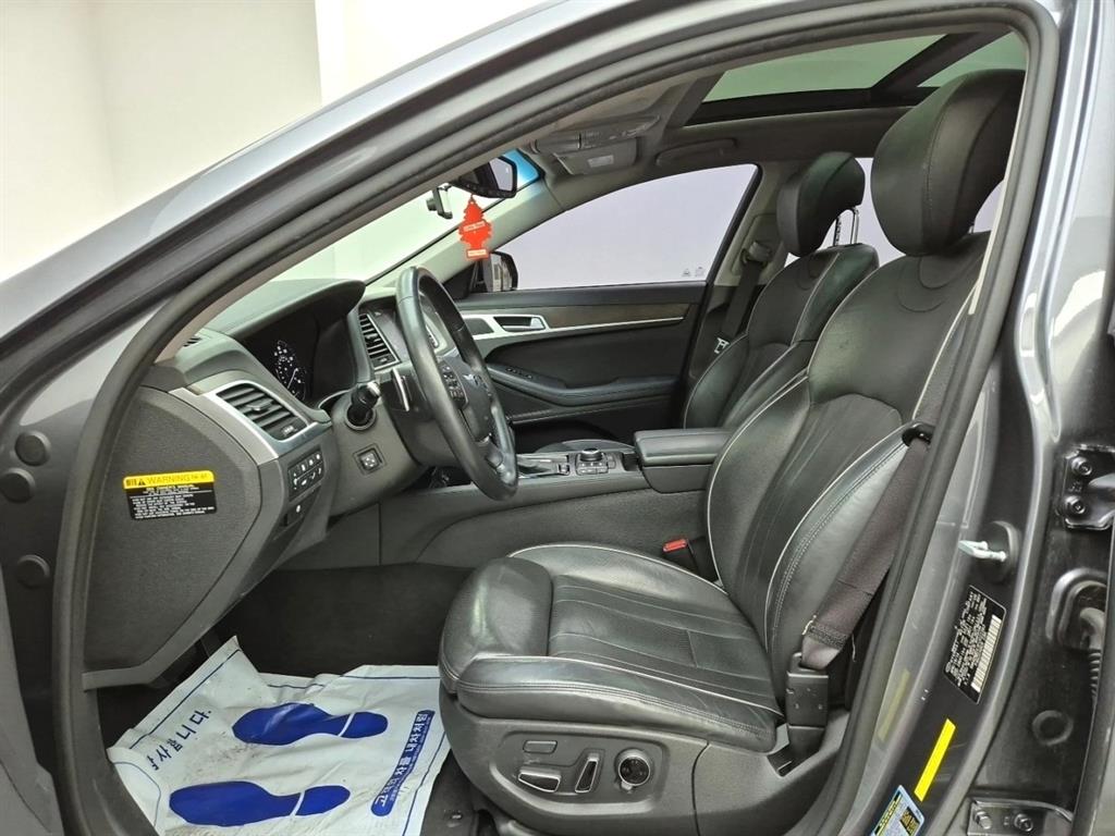 HYUNDAI Genesis - Vista 11