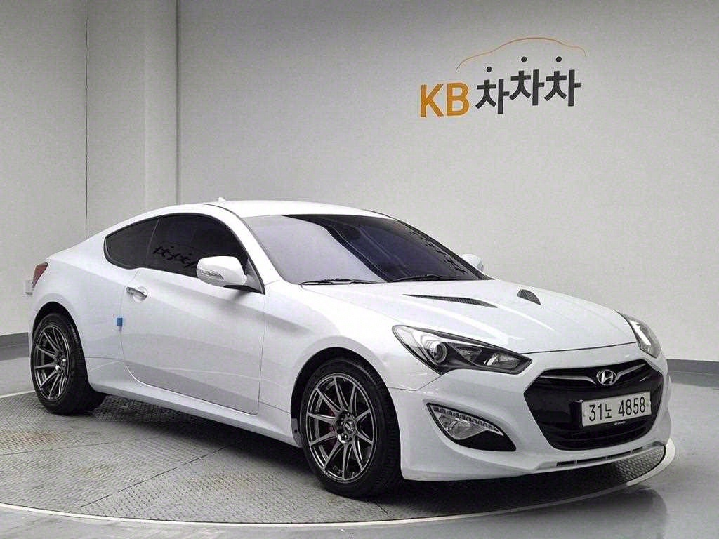 HYUNDAI Genesis - Vista 4