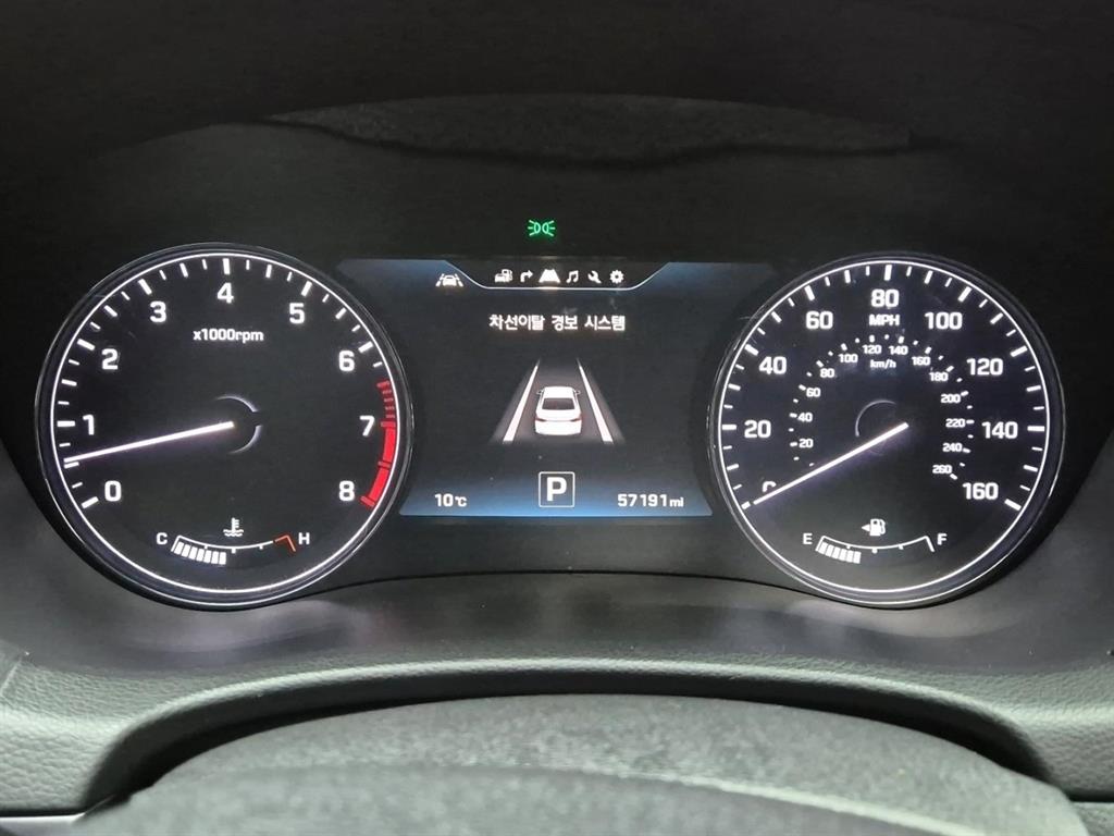 HYUNDAI Genesis - Vista 6