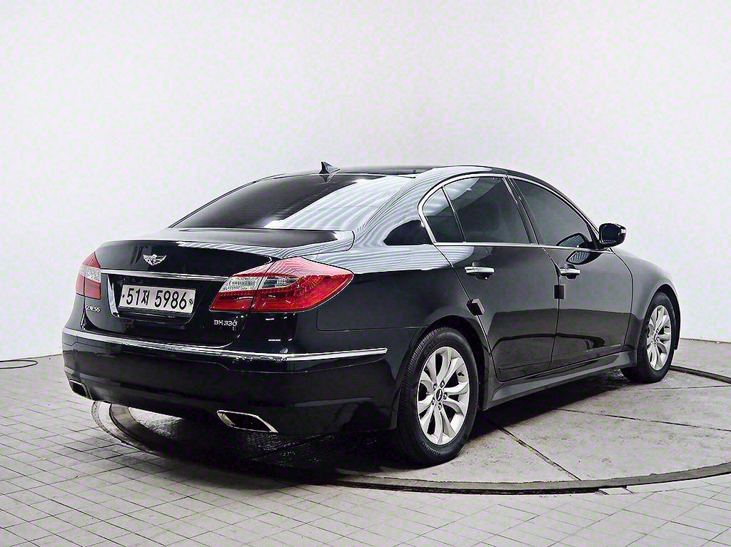 HYUNDAI Genesis - Vista 7