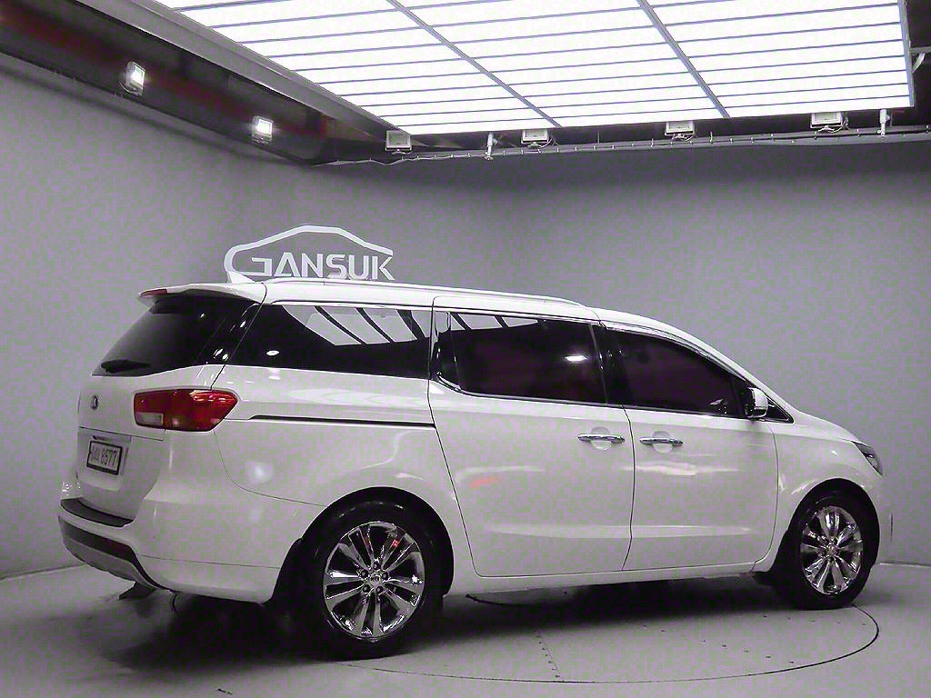 KIA Carnival - Vista 7