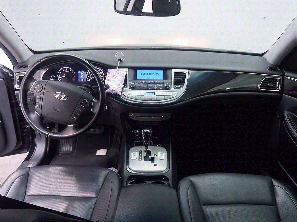 HYUNDAI Genesis - Vista 9