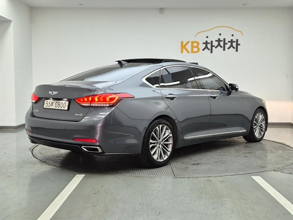 HYUNDAI Genesis - Vista 4