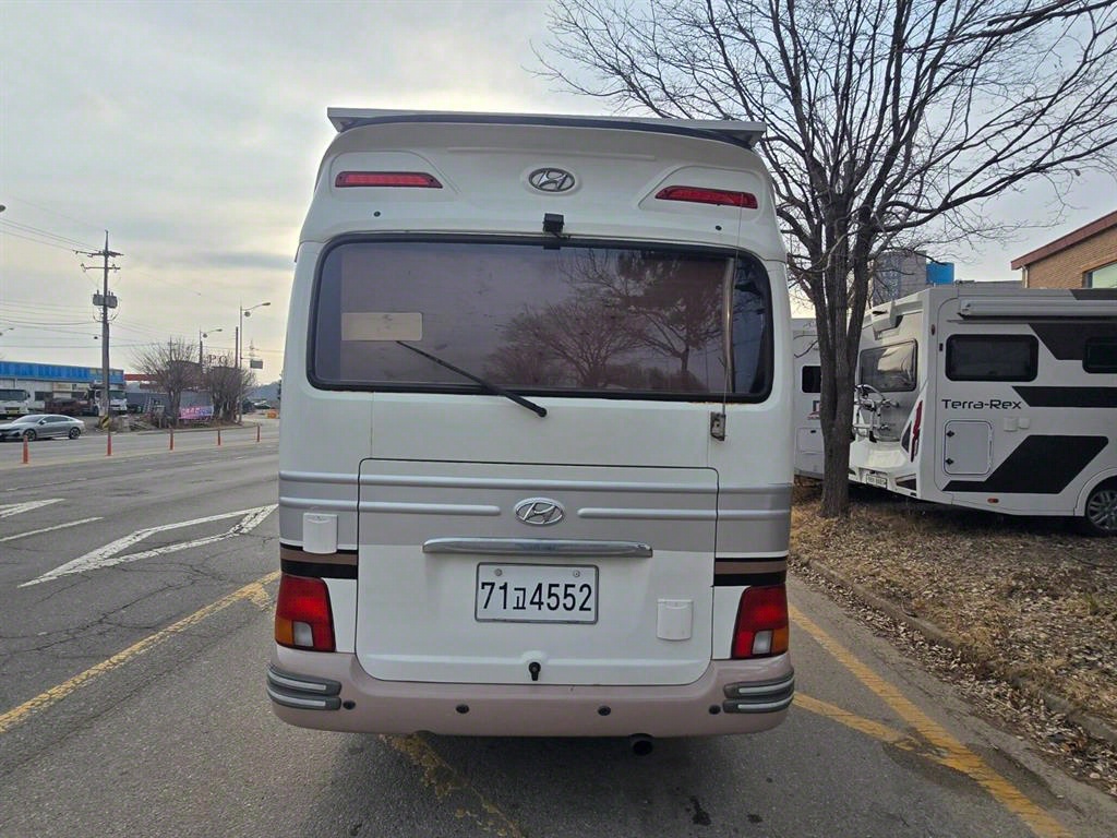 medium and large bus Hyundai bus - Vista 5