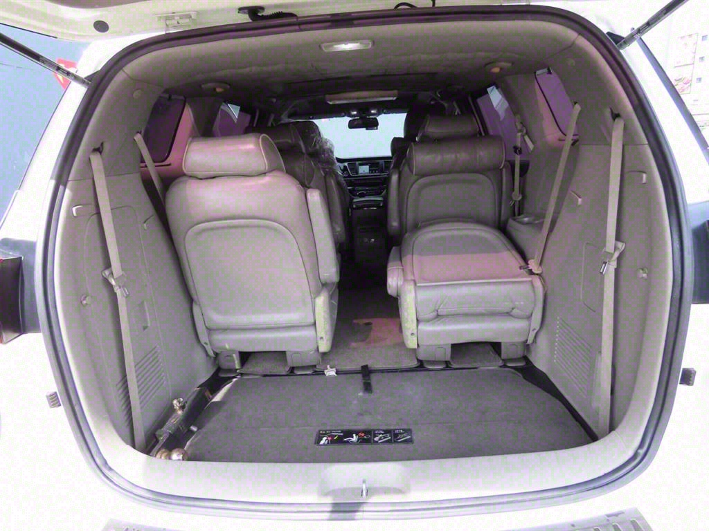 KIA Carnival - Vista 9