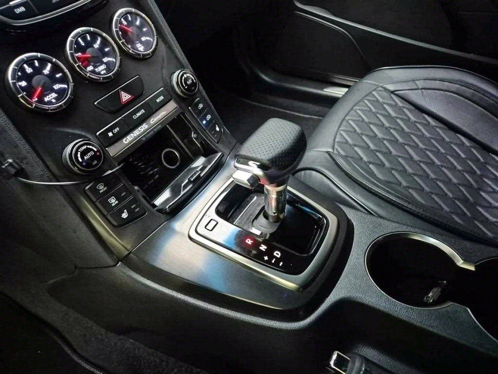 HYUNDAI Genesis - Vista 8