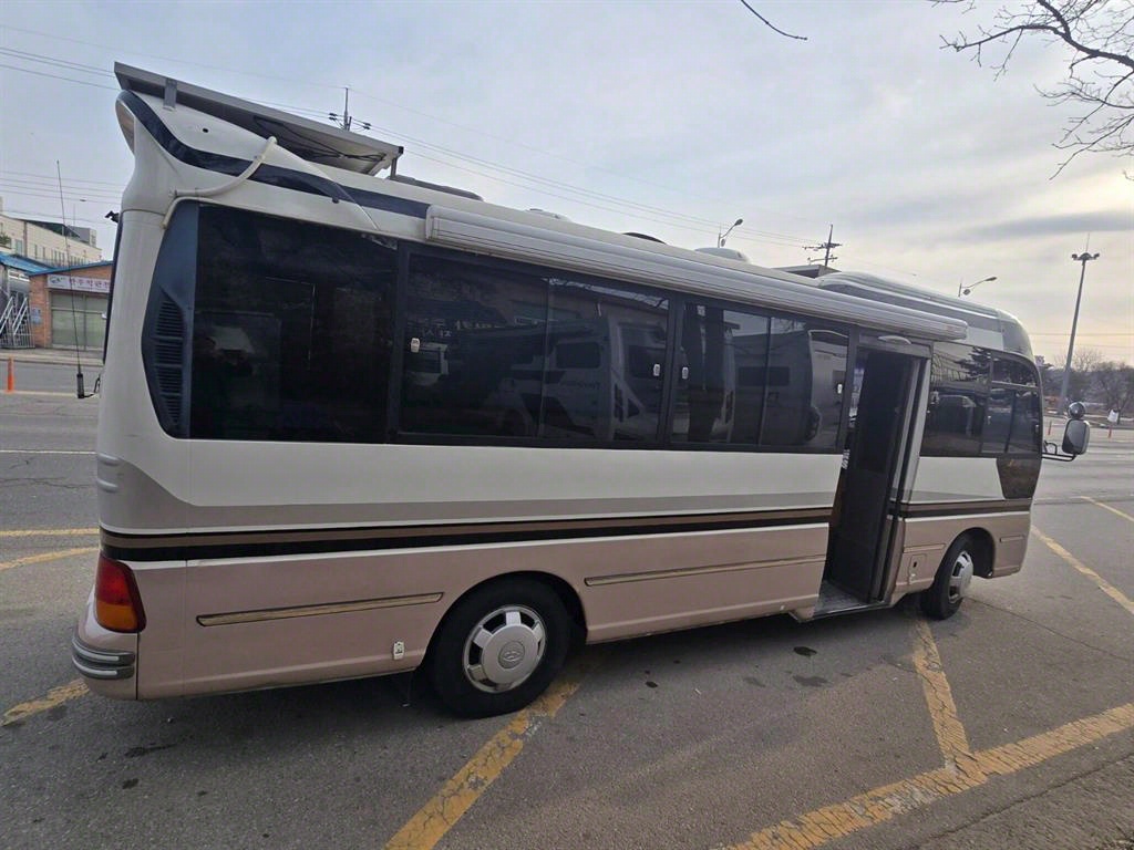 medium and large bus Hyundai bus - Vista 4