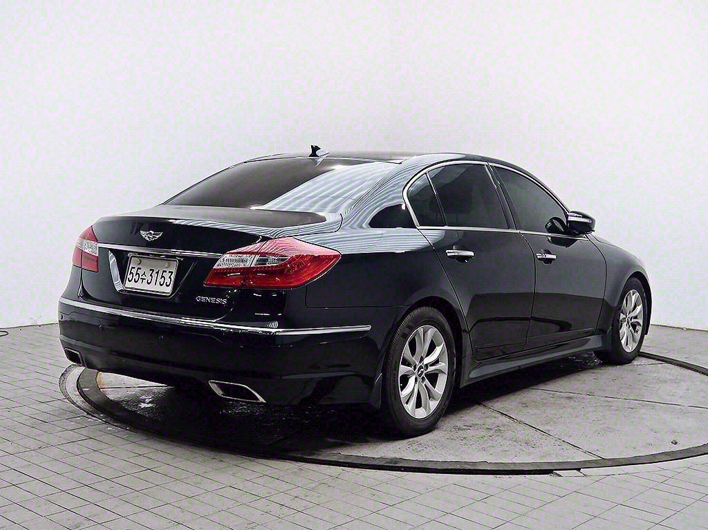 HYUNDAI Genesis - Vista 7