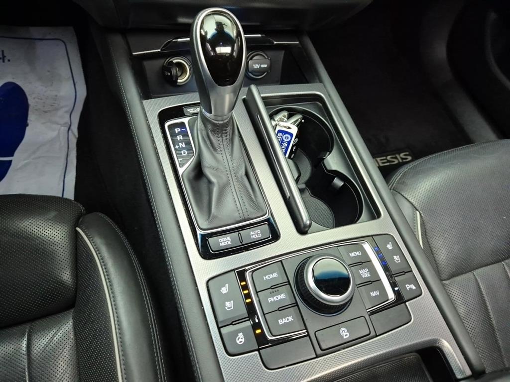 HYUNDAI Genesis - Vista 8