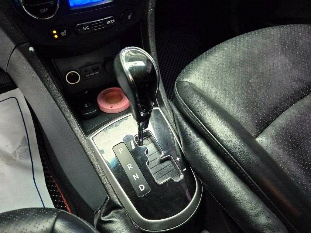 HYUNDAI Accent - Vista 8