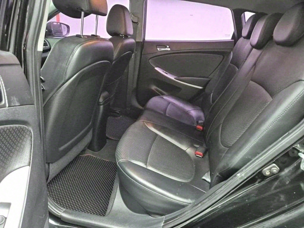 HYUNDAI Accent - Vista 12