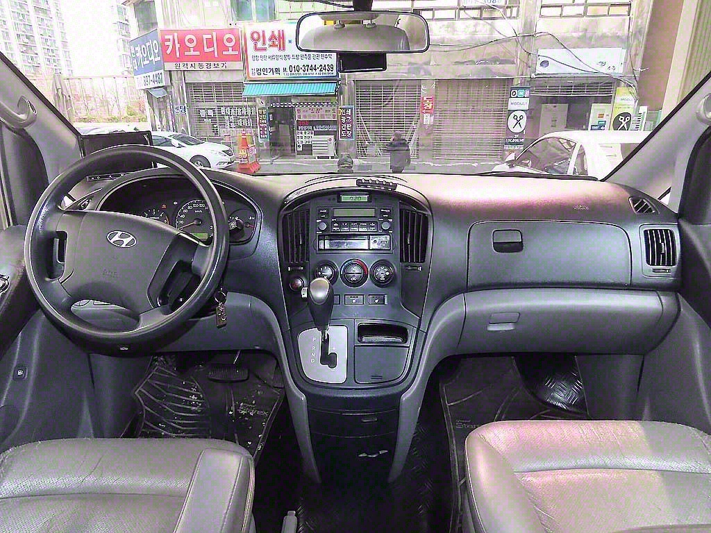 HYUNDAI Starex - Vista 7