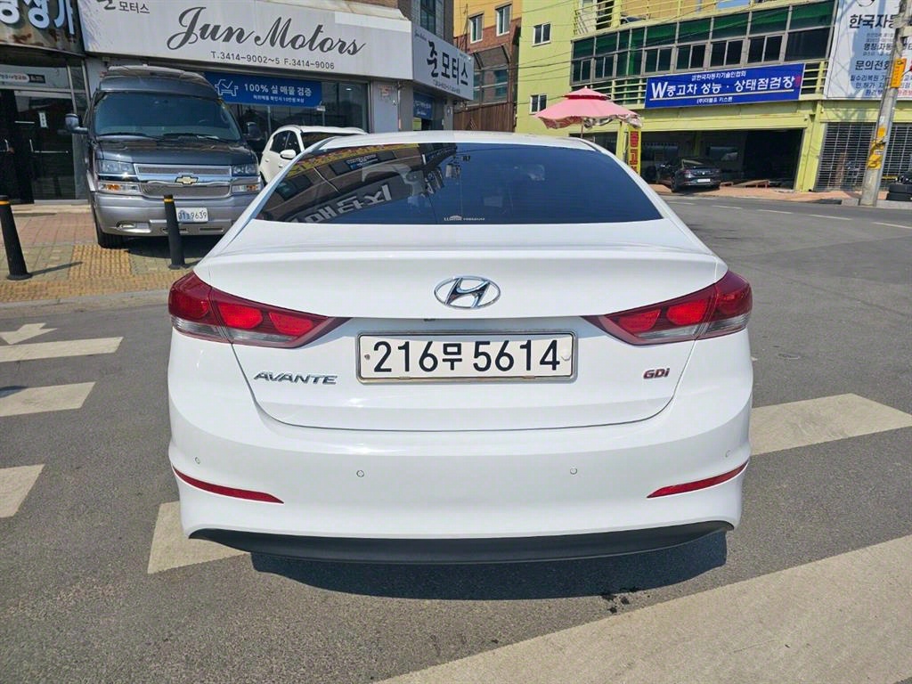 HYUNDAI Avante - Vista 5