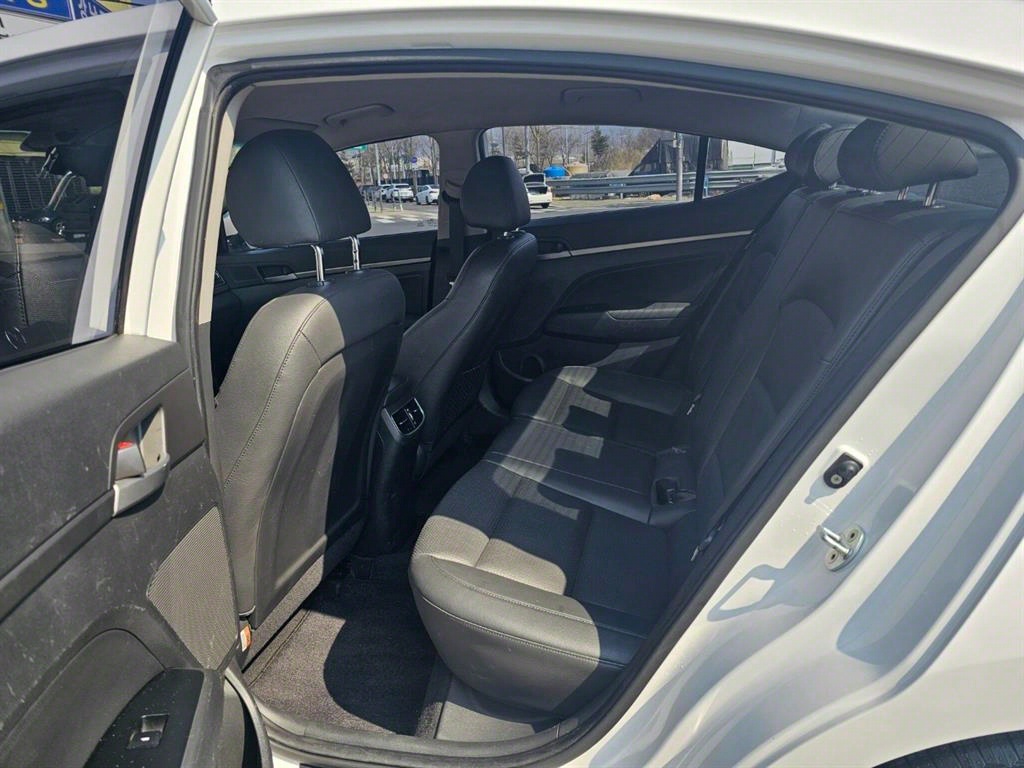 HYUNDAI Avante - Vista 11