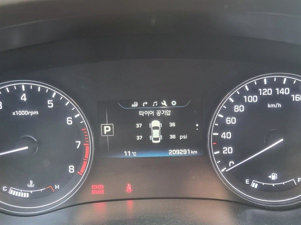 HYUNDAI Genesis - Vista 6