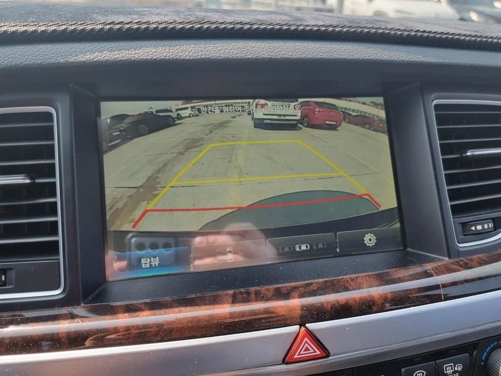 HYUNDAI Genesis - Vista 9